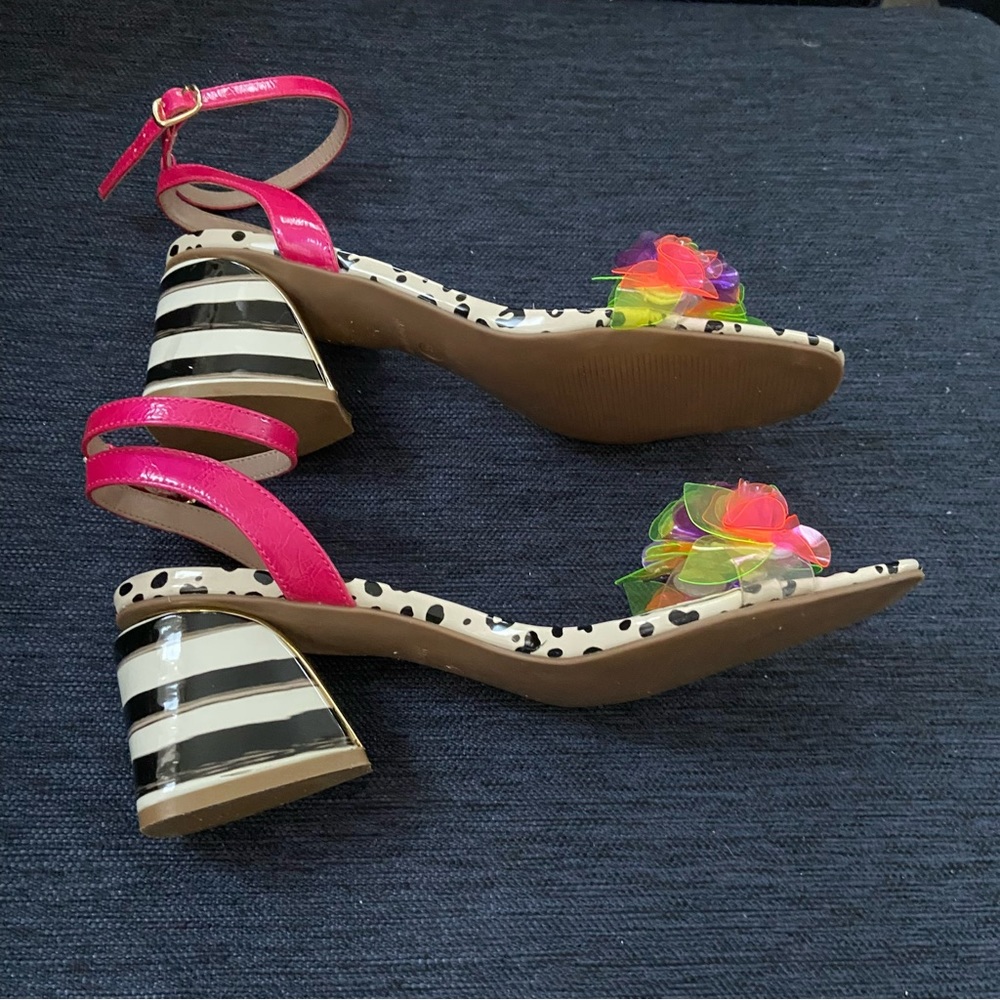 Like new Betsey Johnson Kove sandals size 8.5 - Picture 5 of 6